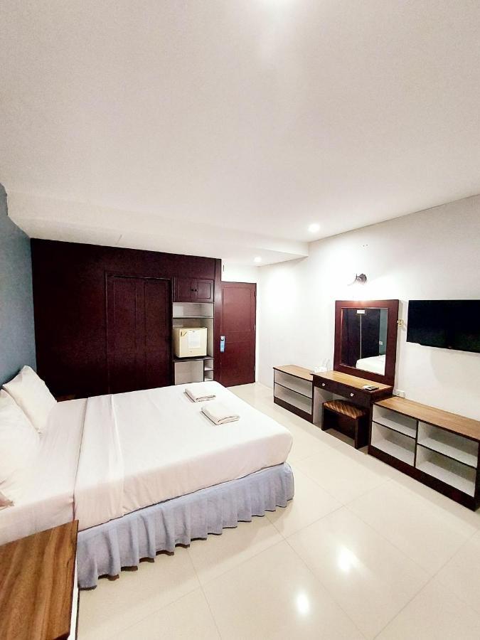 Hotel Traveller *