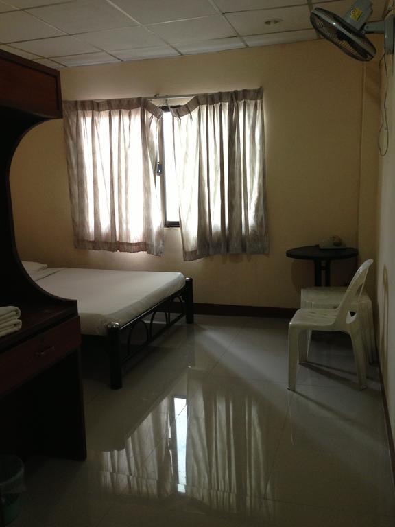 Hotel Traveller *