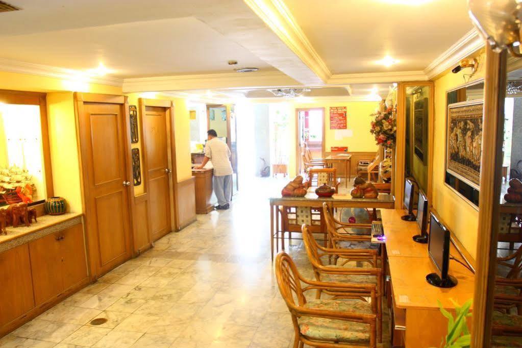 Hotel Traveller