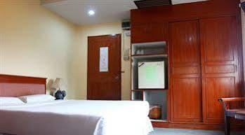Traveller Hotel *